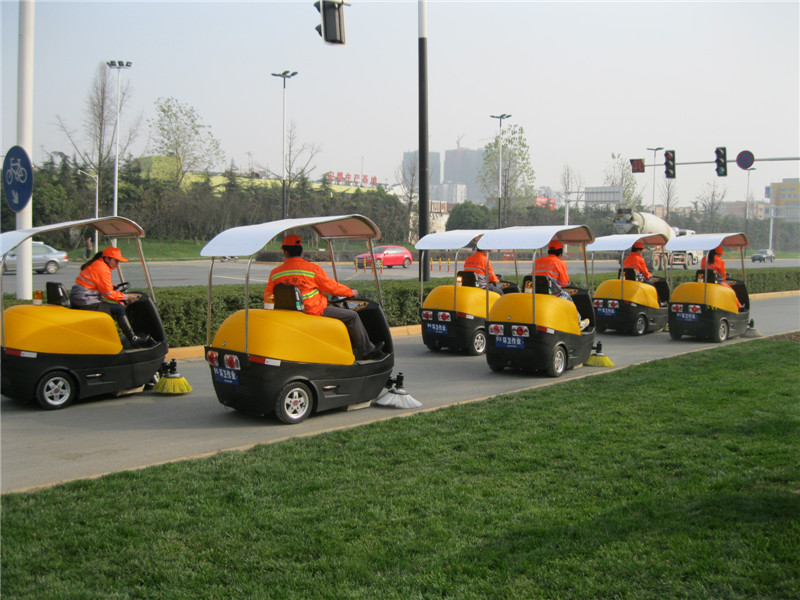 驾驶式扫地车应用于四川龙泉环卫
