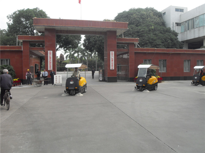 驾驶式扫地车应用于广东肇庆环卫